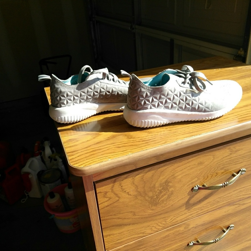 Shoes - Picture 6 of 6